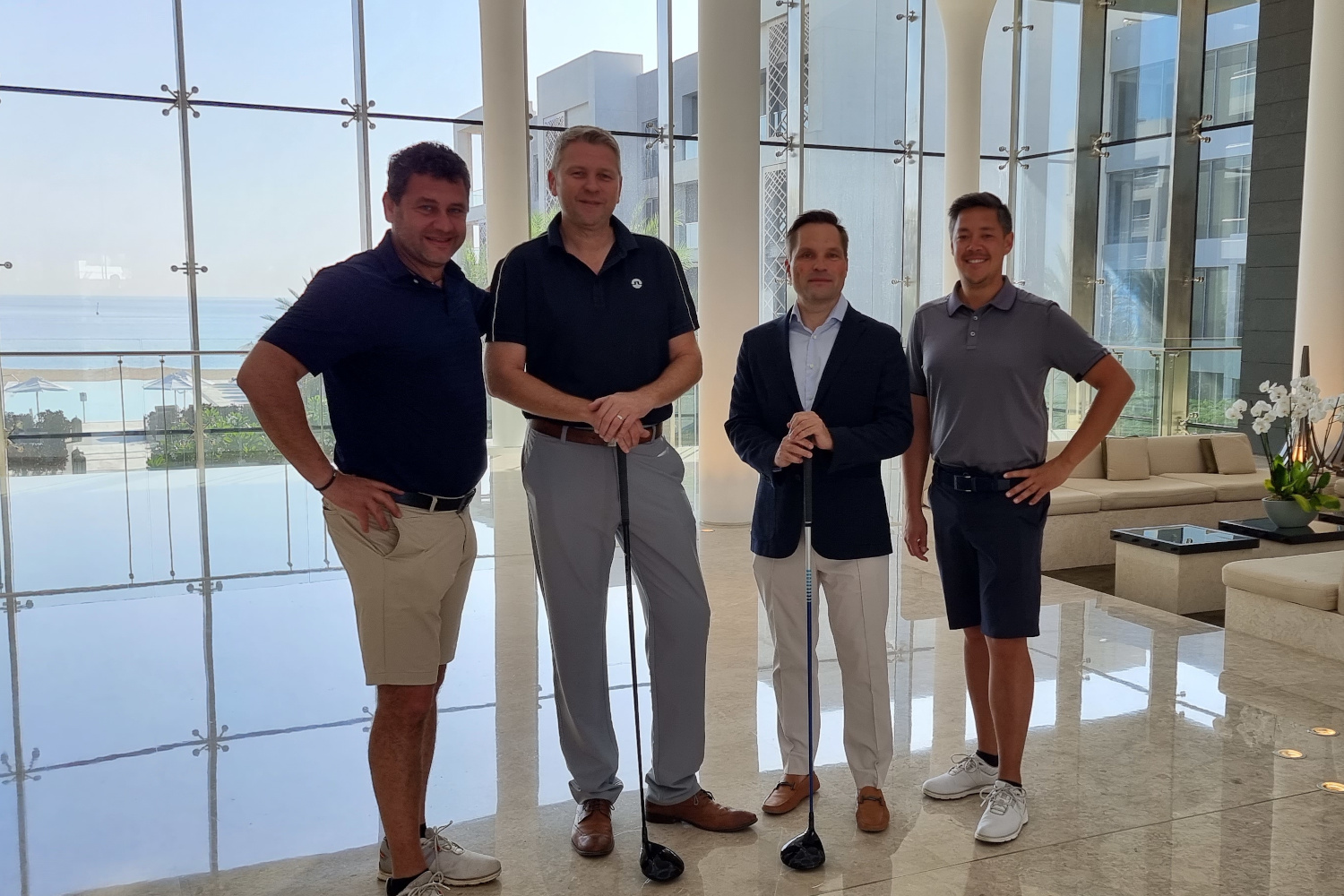 Gerald Stangl (Murhof Gruppe), Jamie Wood (Generalsekretär Golf im Oman), Carsten Wiegandt (General Manager Kempinski Maskat) und Nationalteamtrainer Dominic Angkawidjaja.